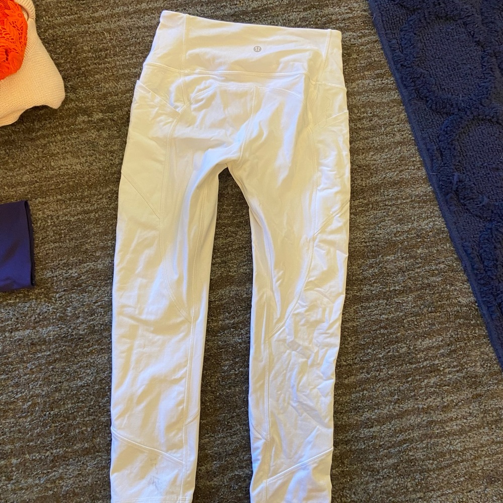 Lululemon white Size 6. 3/4 crop leggings
